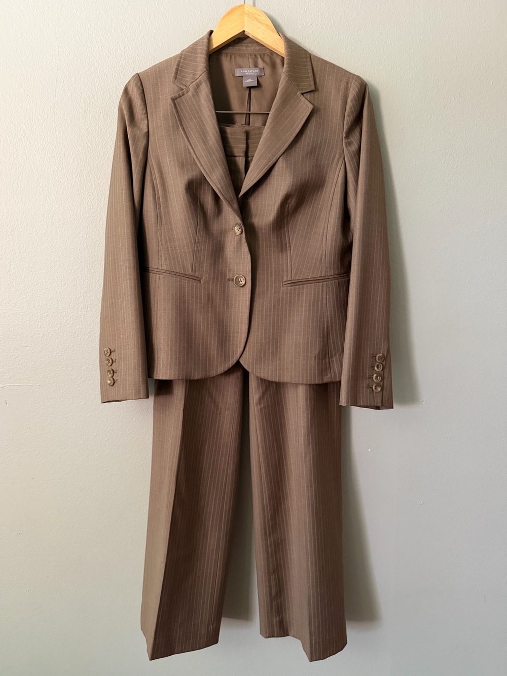 Ann Taylor Petites Brown Pinstripe Wool Blend Career Suit Set Blazer 6P Pants 0P